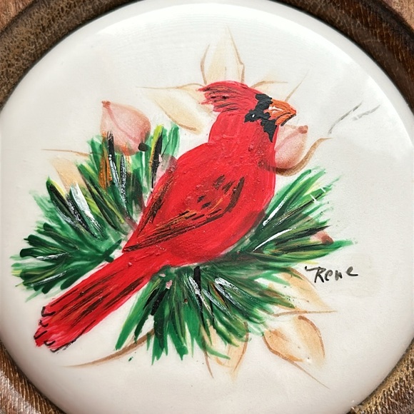 VTG Ceramic Cardinal Wall Plaque in Round Wood Frame Hand Painted Artist Signed - Picture 4 of 6